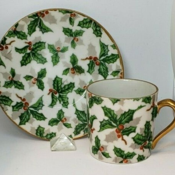 Other - Vintage Demitasse Christmas Holly Chintz Inarco